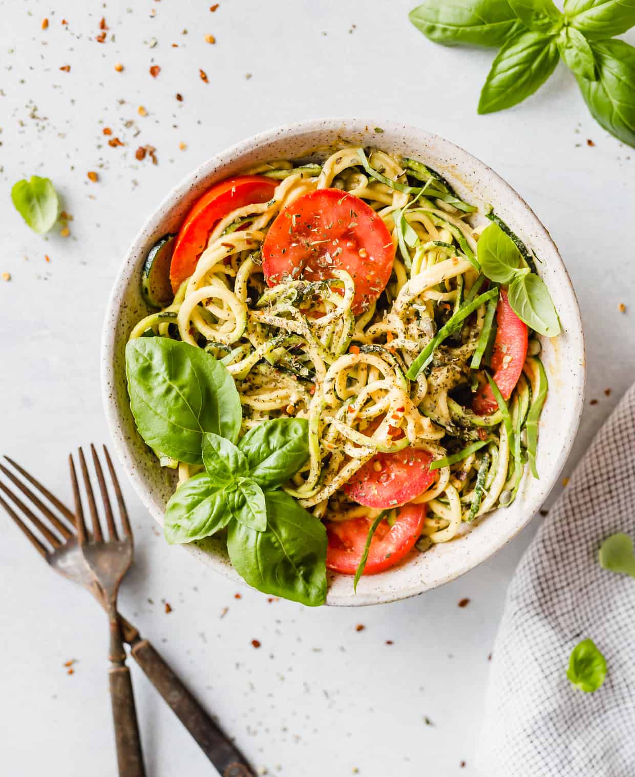 Zucchini noodles are used to make this 5-Minute Cheesy Zucchetti Bowl! Topped with bright red tomatoes, fresh basil, and Italian seasoning this dish is delicious!