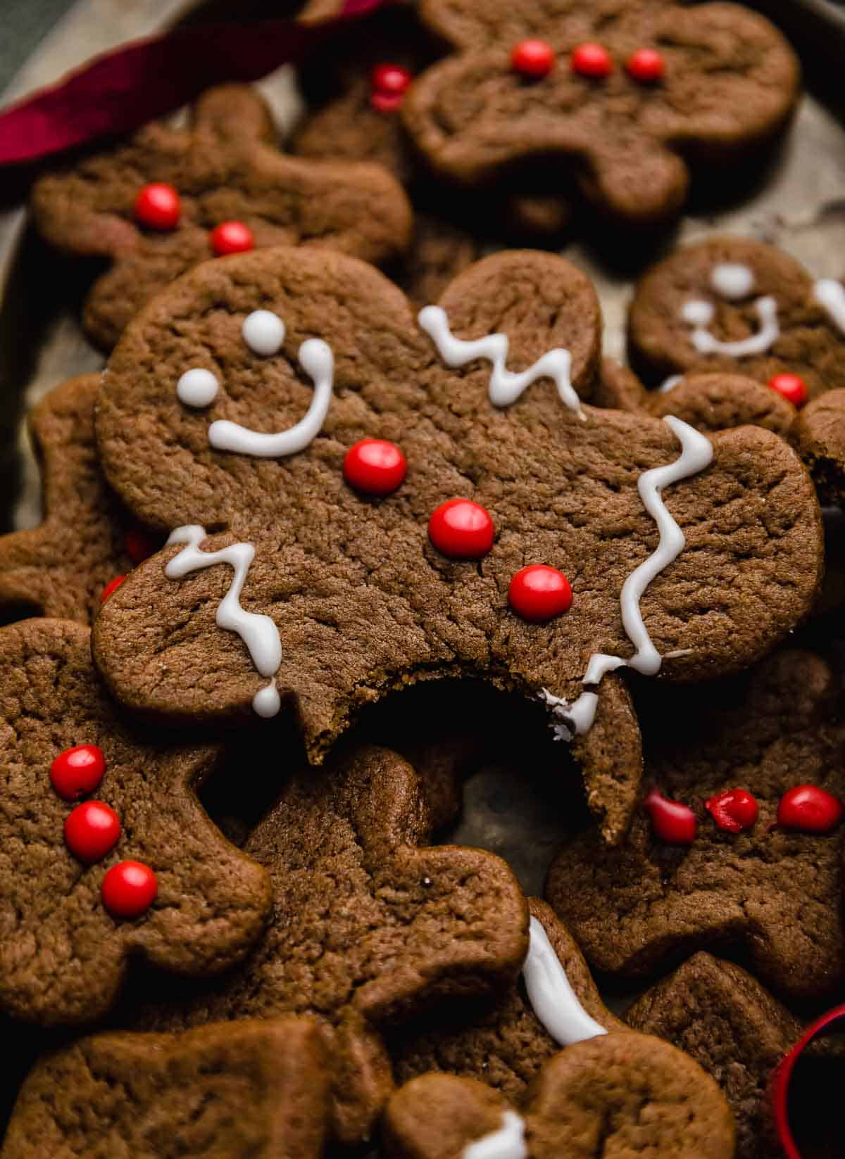 https://saltandbaker.com/wp-content/uploads/2018/12/Soft-Gingerbread-Cookies-5-1.jpg