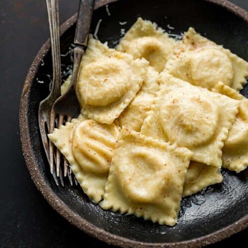 https://saltandbaker.com/wp-content/uploads/2019/11/butternut-squash-ravioli-recipe-1-500x500.jpg