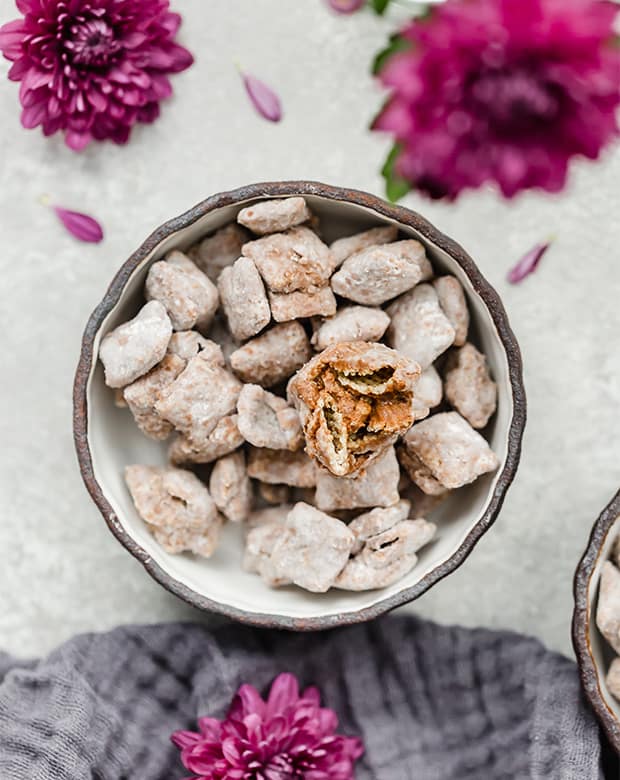 A small bowl full of muddy buddies.