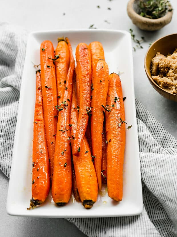 Brown Sugar Roasted Carrots Easy Side Dish Salt Baker   Brown Sugar Roasted Carrots With Thyme 620x830 