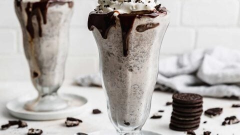 https://saltandbaker.com/wp-content/uploads/2020/12/oreo-milkshake-recipe-480x270.jpg