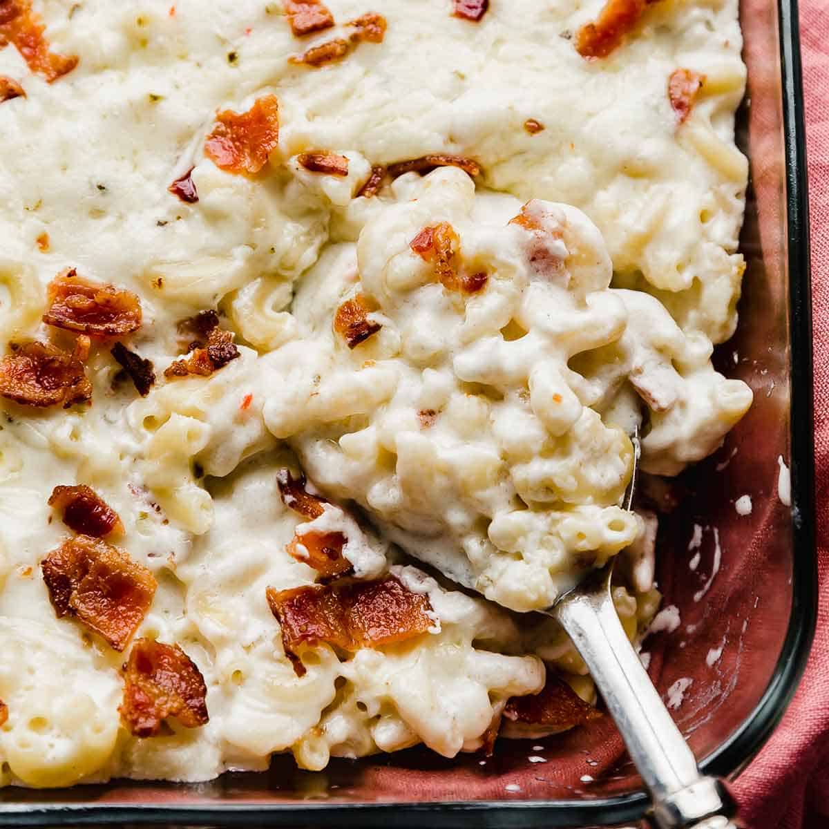 Pepper Jack Mac and Cheese topped with chunks of bacon.