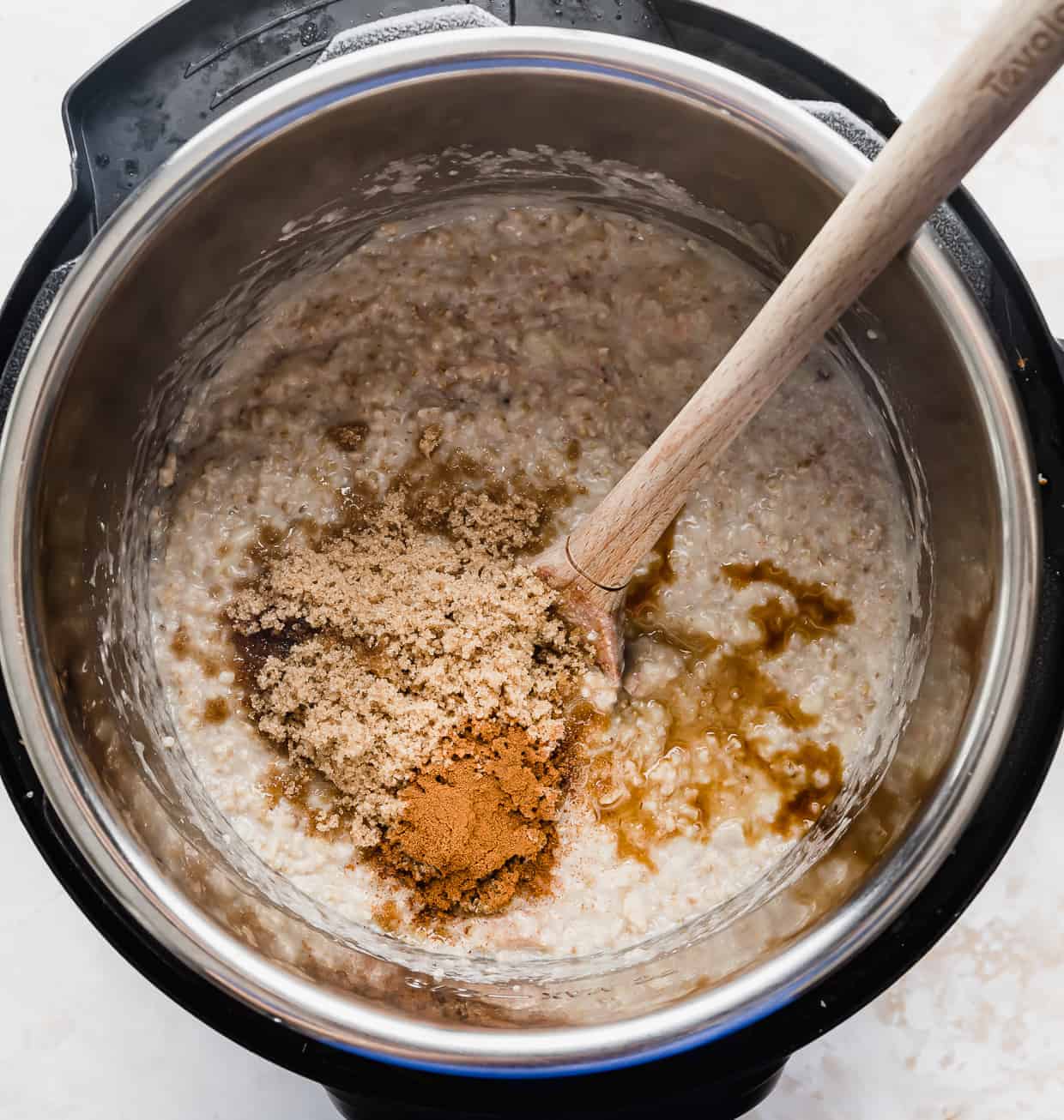 An instant pot full of Banana Steel Cut Oats topped with cinnamon, brown sugar, and vanilla.
