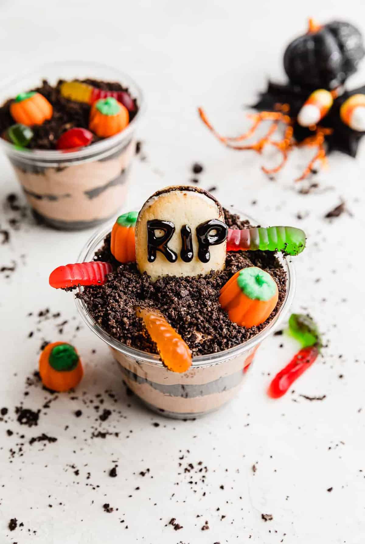 Halloween Dirt Cups {for kids and adults!} - SueBee Homemaker