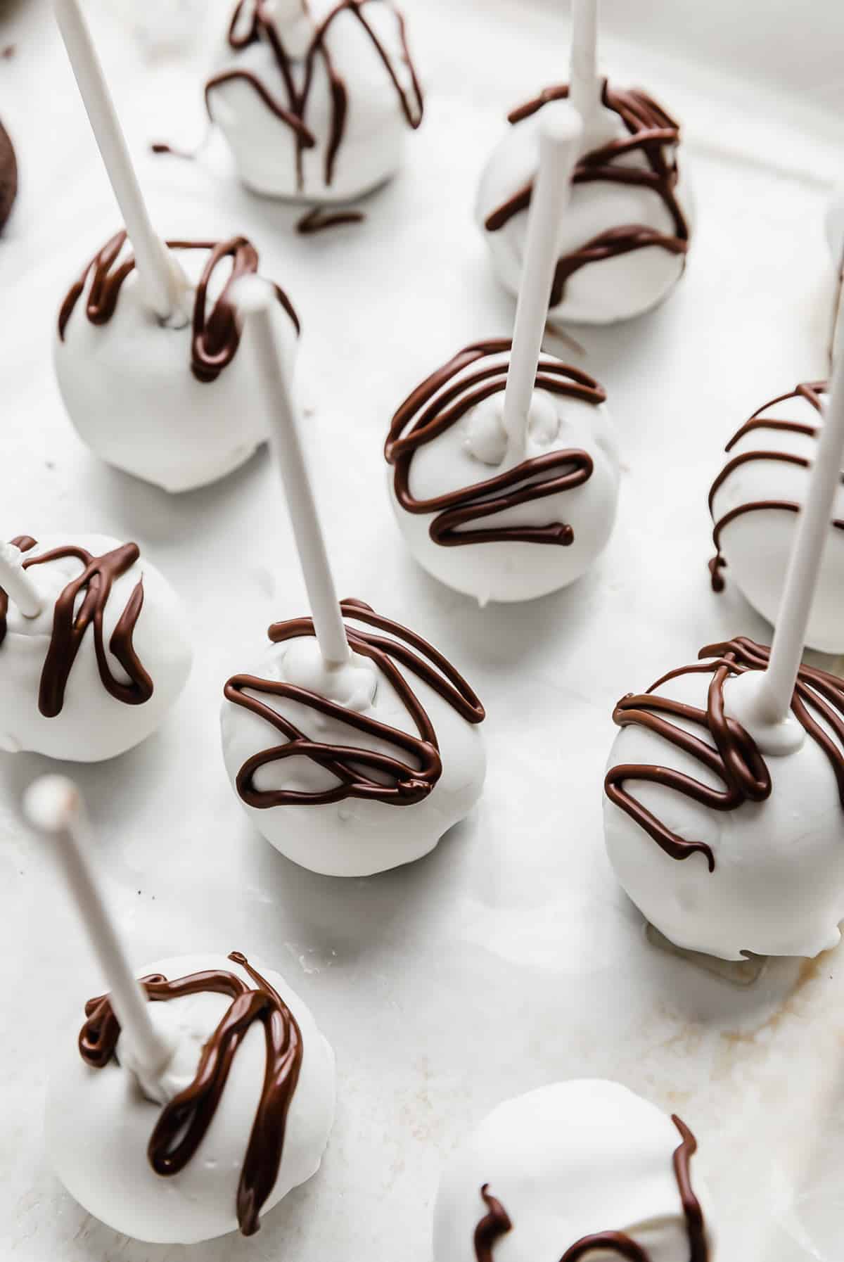 Black and White Cake Pops!, Learn Colours