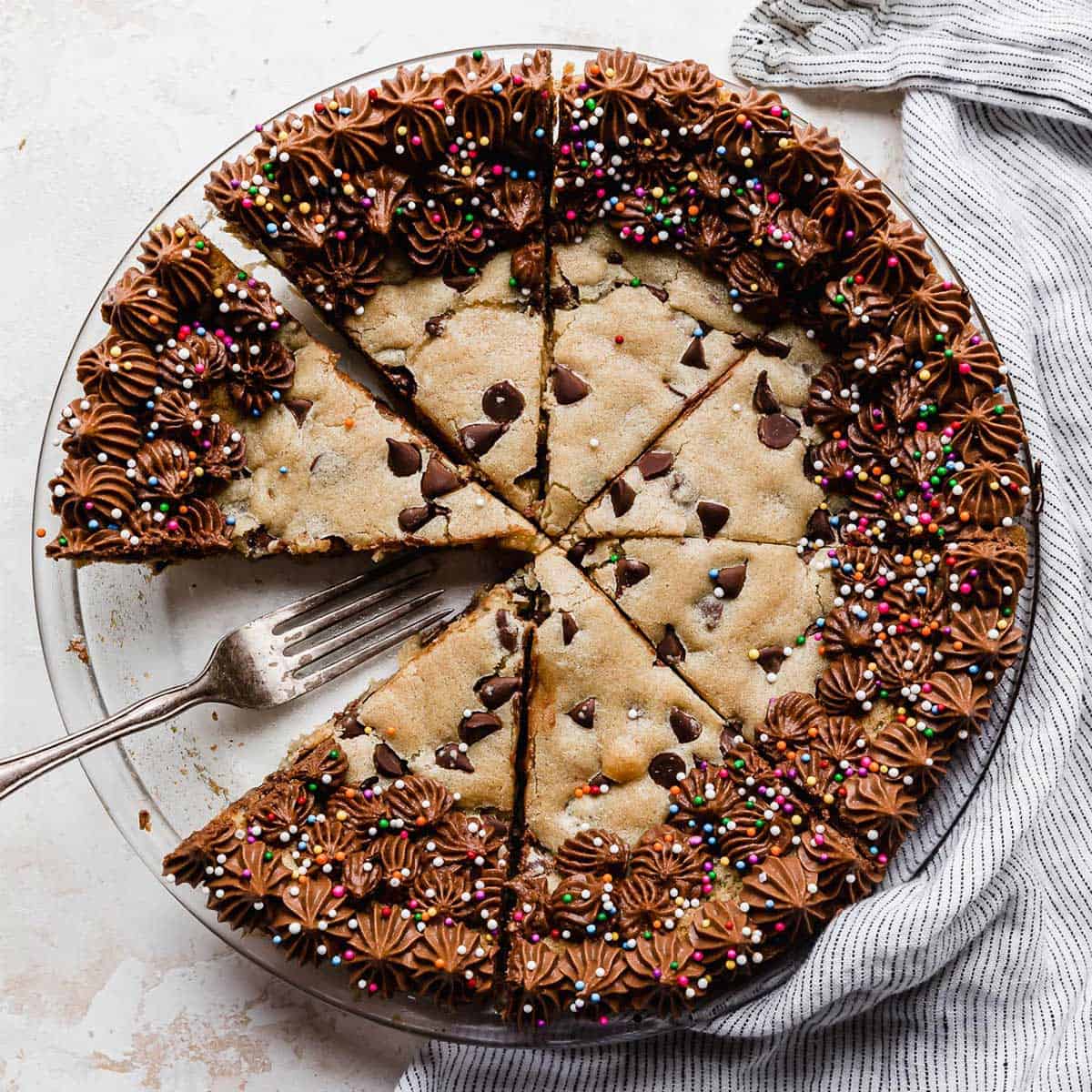 https://saltandbaker.com/wp-content/uploads/2022/05/square-chocolate-chip-cookie-cake-recipe.jpg