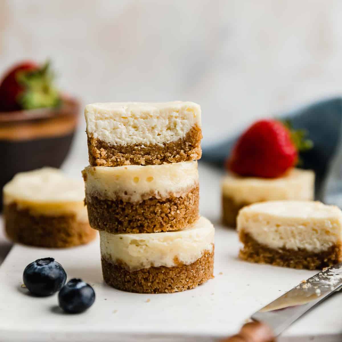 https://saltandbaker.com/wp-content/uploads/2023/08/mini-cheesecake-recipe.jpg